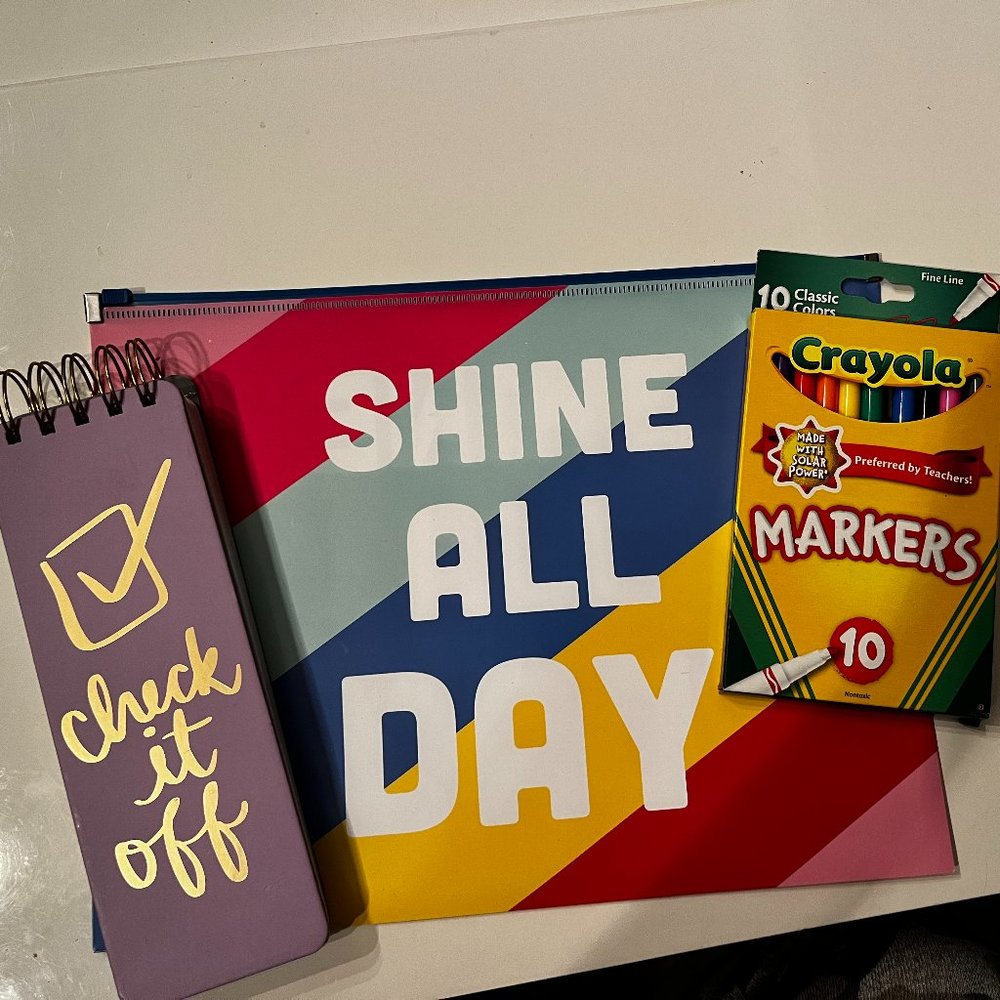 Notepad, Crayola Markers & Letter-Size Poly Bag‎ (new)